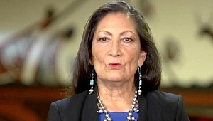 ABD'de bir ilk! Biden Amerikan yerlisi Deb Haaland'ı bakan olarak atayacak