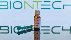 Almanya’da ilk aşıyı 101 yaşındaki Edith Kwoizalla oldu