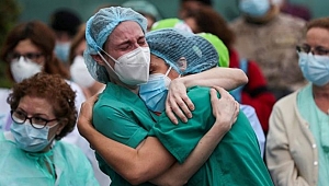 Bilim dünyası korku içinde: Pfizer’ın Covid-19 aşısı olan sağlık çalışanı 10 dakikada fenalaştı