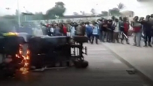 Hindistan'da Iphone fabrikası çalışanlarından maaş protestosu