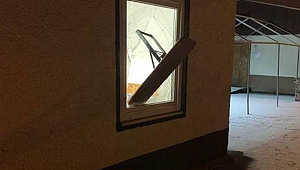 Almanya'da camiye çirkin saldırı!