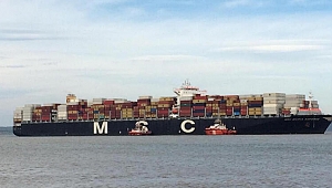 Dev gemi Çanakkale Boğazı'nda arızalandı