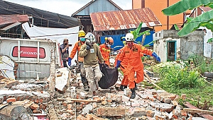 Endonezya'da deprem! 42 ölü