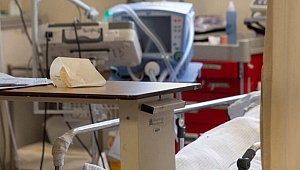 İran'da son 24 saatte COVID-19'dan 98 kişi hayatını kaybetti