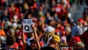 QAnon: Komplo teorisinden Amerikan devletini korkutan bir terör örgütüne dönüşmenin hikayesi