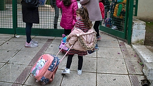 Yunanistan'dan koronavirüse 'açık pencere ve battaniye' çözümü