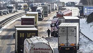 Almanya kara teslim oldu... Araçlar sabaha kadar yolda bekledi!