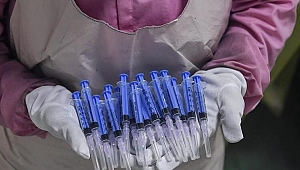 Belgeleri Reuters ele geçirdi: Oxford aşı denemelerinde yaptığı hatayı böyle sakladı!