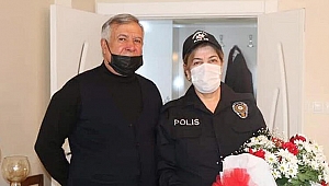 Eşinin çocukluk hayalini Sevgililer Günü'nde gerçekleştirdi; 65 yaşında polis kıyafeti giydi
