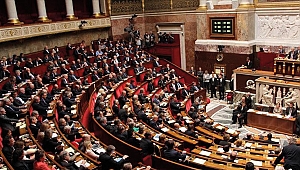 Fransa’da tartışmalı yasaya ilk onay