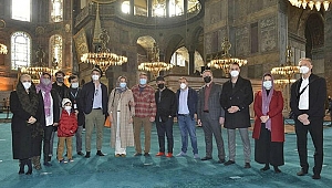 İngiliz senarist ve yönetmen Guy Ritchie, Ayasofya ve Topkapı Sarayı'nı gezdi