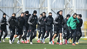 Konyaspor'da Sekidika fizyoterapist eşliğinde takımdan ayrı çalıştı!