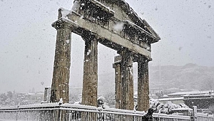 Yunanistan kara teslim oldu: 250 bin kişi elektriksiz kaldı!