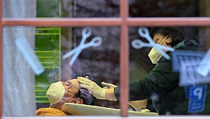 Almanya'da kuaför ve berber salonları yeniden açıldı