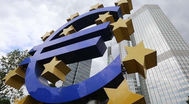 Euro Bölgesi'nde şirket kredileri arttı, para arzı azaldı