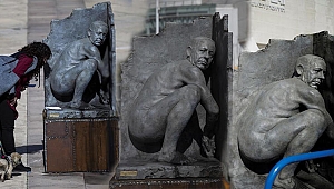 Görenler şoke oldu: İsrail'de Netanyahu'ya 'çıplak heykel' şoku!