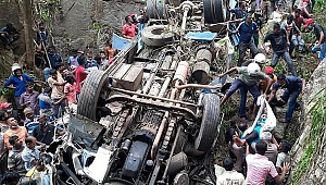 Katliam gibi kaza: Yolcu otobüsü uçuruma yuvarlandı!