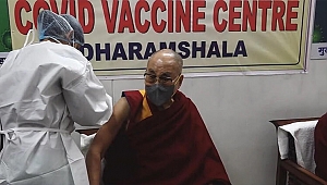 Tibet’in dini lideri Dalai Lama, koronavirüs aşısı oldu