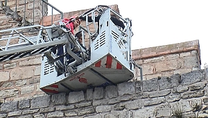 Çocukların ağladığını duyanlar itfaiyeyi aradı! Yürekleri ağza getiren anlar...