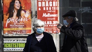 Romanya'da açık havada maske takma zorunluluğu kalkıyor
