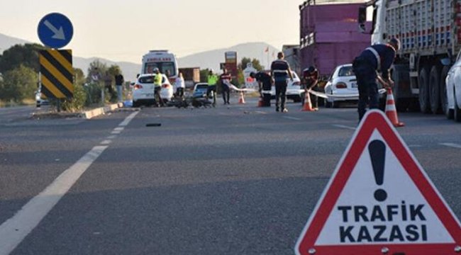 Bağcılar'da takla atan otomobilde bulunan 2 kişi yaralandı