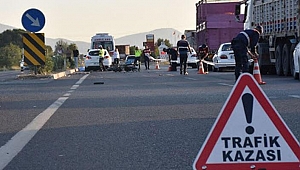 Bağcılar'da takla atan otomobilde bulunan 2 kişi yaralandı