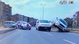 Düğün konvoyuna çarpmamaya çalışırken kaza yaptı: 3 yaralı
