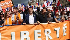 Fransa'da aşı karşıtları 7 haftadır gösteri düzenliyor