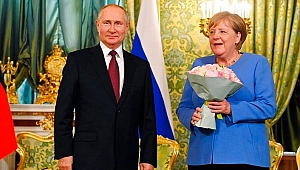 Putin ile Merkel Moskova'da görüştü