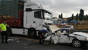 TIR, otomobile çarptı: 1 ölü, 2 yaralı