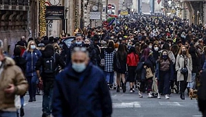 İtalya'da son 24 saatte 5 bin 923 Kovid-19 vakası tespit edildi