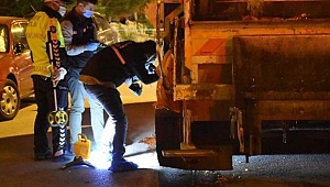 Yolun karşısına geçerken çöp kamyonunun altında kalan kadın öldü