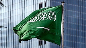 Suudi Arabistan'daki Kral Abdullah Havalimanı'na roket düştü!
