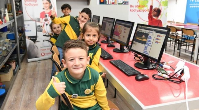 Yarını Kodlayanlar maratonunda gençler, engelli bireyler için çözüm üretti