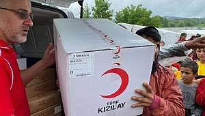 Kızılay Sel Bölgelerinde Vatandaşlara Destek Oluyor