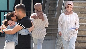 Üniversite sınavında yine aynı tablo! YKS sınavını 40 saniyeyle kaçırdı, gözyaşlarına boğuldu