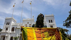 Sri Lanka'da ilginç olay! Devlet Başkanı e-mail yoluyla istifa etti