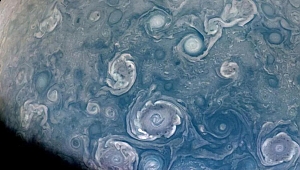 NASA, Jüpiter'de çıkan dev girdapları görüntüledi