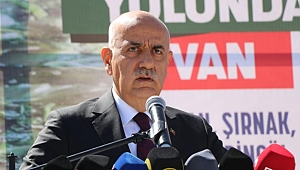 Bakan Kirişci, Pakistan'a giden yardım trenini uğurladı