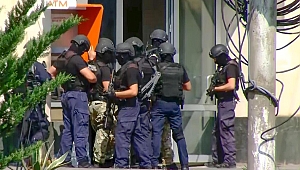 Gürcistan’da bankada rehine krizi: Silahlı soyguncu 12 kişiyi rehin aldı