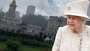 Kraliçe Elizabeth için sevenleri Buckingham Sarayı'nın önünde, Kraliyet ailesi üyeleri Balmoral Kalesi'nde toplandı! Dikkat çeken detay: Siyah giyindiler