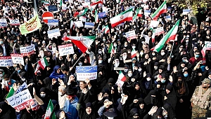 İran’da türbeye yönelik saldırı protesto edildi