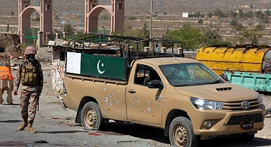 Pakistan'da bombalı saldırı: Ölü ve yaralılar var