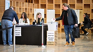 Slovenya'da halk, cumhurbaşkanlığı seçiminin ikinci turunda sandık başında