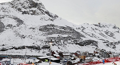 Avusturya'da çığ altında kalan 10 kişi kurtarıldı