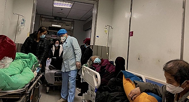 Çin’de hastanelerde yer kalmadı, hastalar koridorda tedavi ediliyor