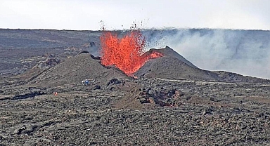 Hawaii'deki Mauna Loa yanardağı ana yol için risk oluşturmuyor