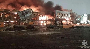 Rusya'da büyük yangın! Çatı çöktü, bir kişi hayatını kaybetti