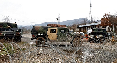 Sırbistan’da Kosova sınırına barikat kuruldu