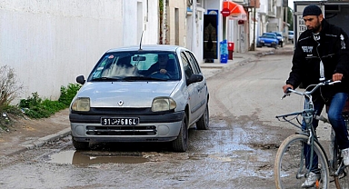 Tunus halkı erken genel seçimler için sandık başında